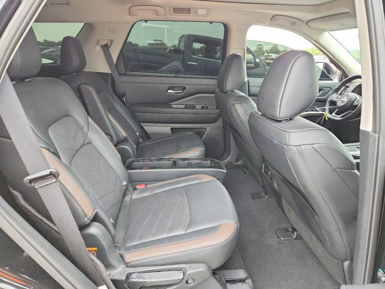 Nissan Pathfinder, снимка 11 - Автомобили и джипове - 54920360