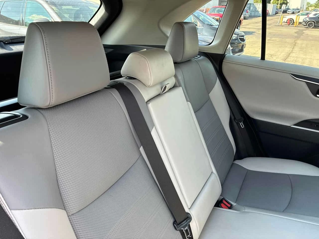 Toyota Rav4 * Limited * CARFAX * ОПЦИЯ ЗА ФИНАНСИРАНЕ * , снимка 12 - Автомобили и джипове - 55580652