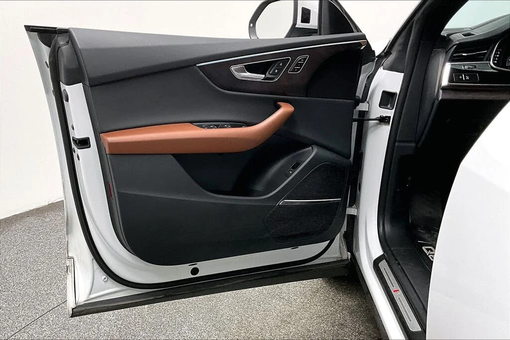 Audi Q8 55TFSI* MATRIX* S* LINE* ОБДУХВАНЕ* BANG* OLUFSEN*, снимка 10 - Автомобили и джипове - 56169080
