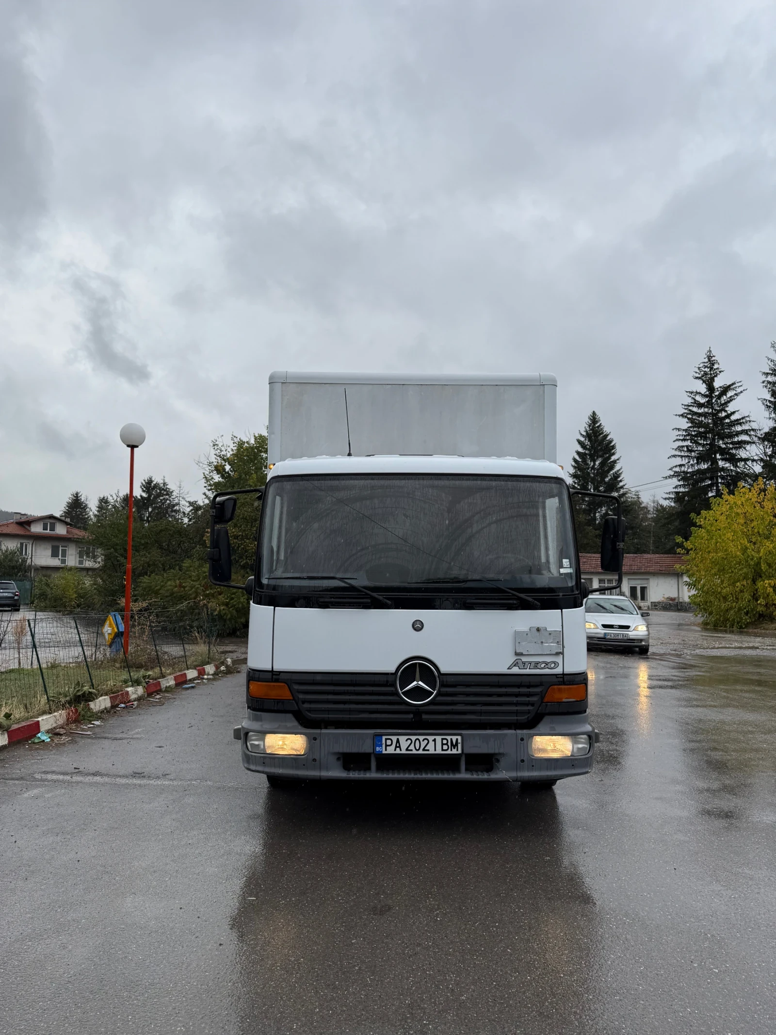 Mercedes-Benz Atego 818/Фургон с Борд Palfinger - изображение 2