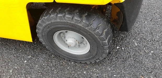 Мотокар Komatsu  FD 25-7, снимка 11 - Индустриална техника - 49111570