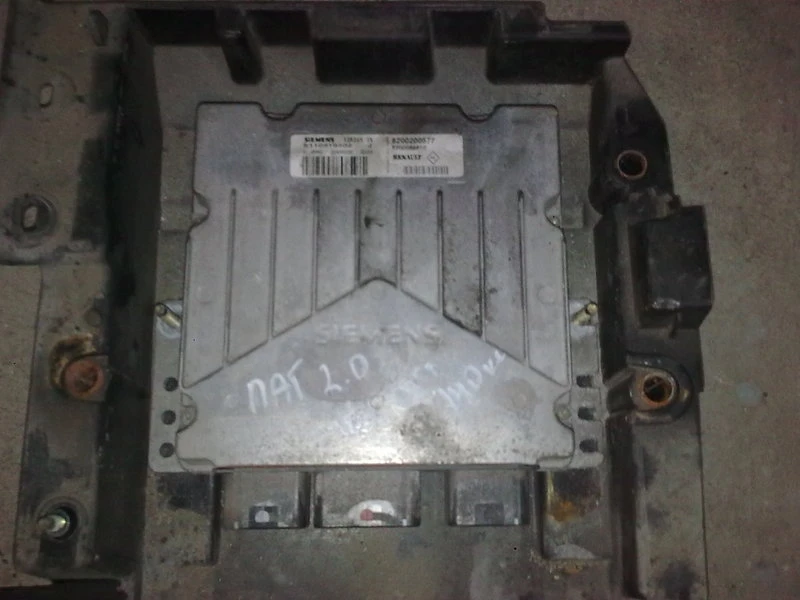 Компютър Рено Лагуна 2.0 16В (1)