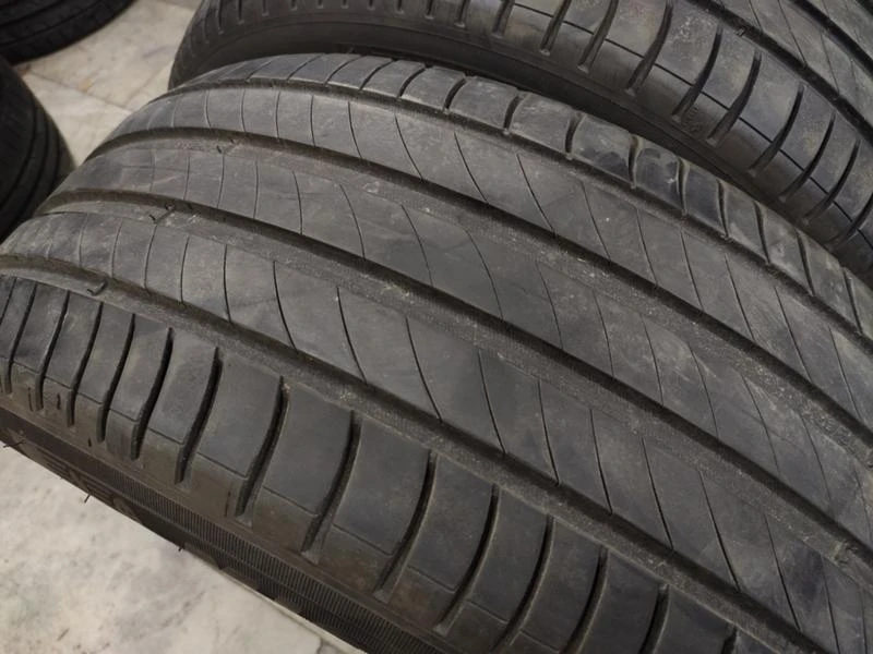 Гуми Летни 235/55R17, снимка 1 - Гуми и джанти - 32943996