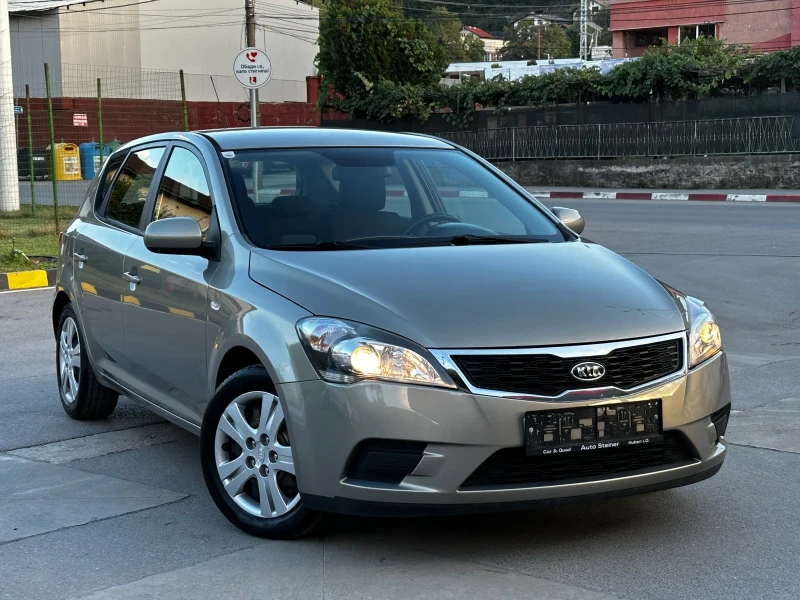 Kia Ceed МНОГО ЗАПАЗЕНА!, снимка 2 - Автомобили и джипове - 47369617