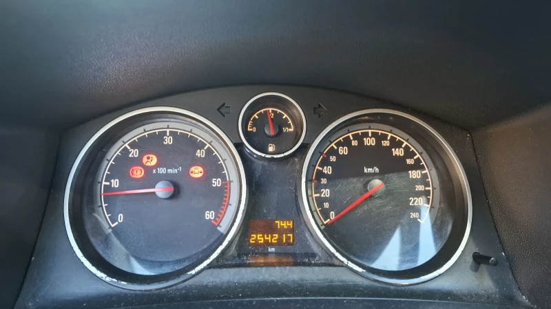 Opel Zafira, снимка 8 - Автомобили и джипове - 52264352