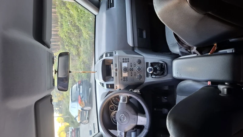 Opel Zafira, снимка 10 - Автомобили и джипове - 52264352