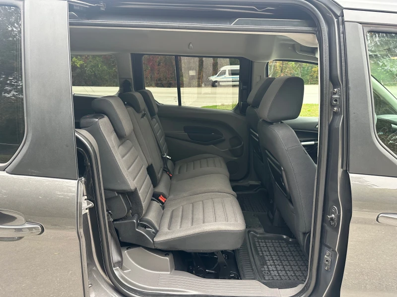 Ford Tourneo Connect Grand* 1.5D* Automatic* KeyLess Go* Navi* 6+ 1, снимка 14 - Автомобили и джипове - 52336236