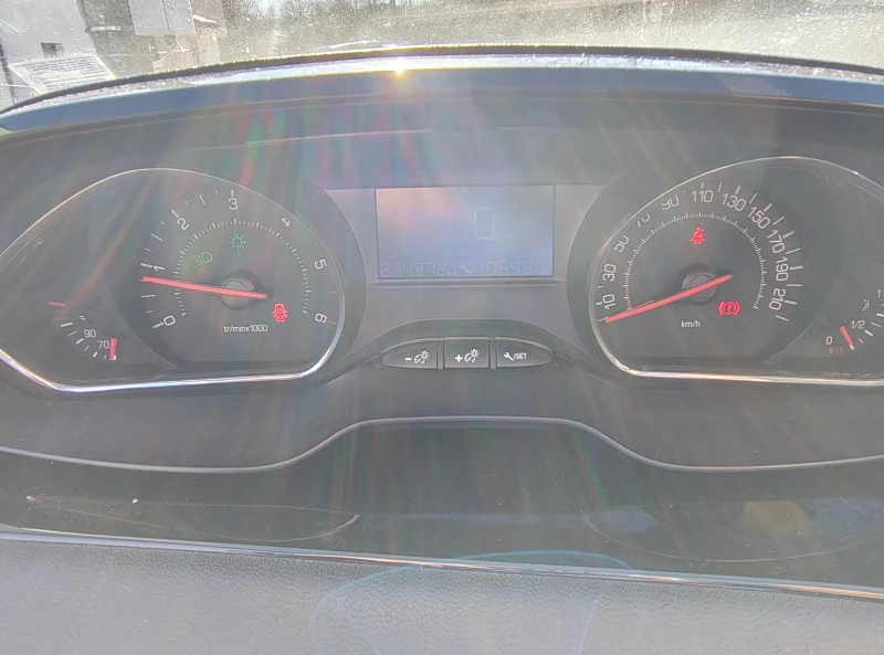 Peugeot 208, снимка 5 - Автомобили и джипове - 53307342