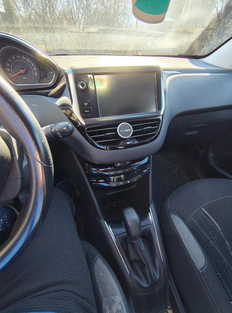 Peugeot 208, снимка 2 - Автомобили и джипове - 53307342