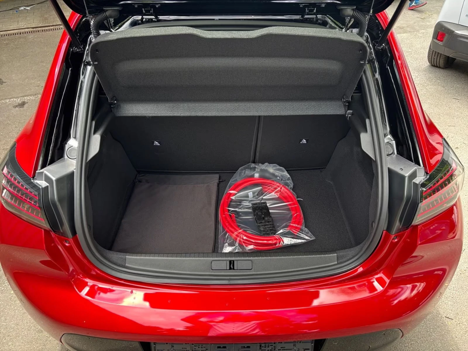 Peugeot 208 GT/156HP/CARPLAY/CAM/L.ASS/LED/DAB/BSA/AMBI/952f - изображение 6