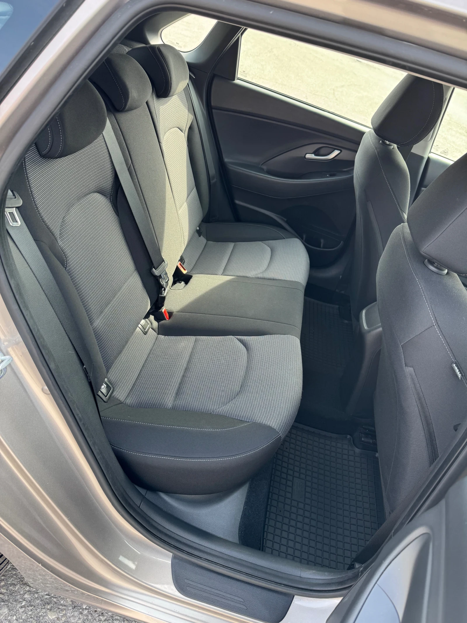 Hyundai I30 1.4 MPI Газ, снимка 9 - Автомобили и джипове - 53742265