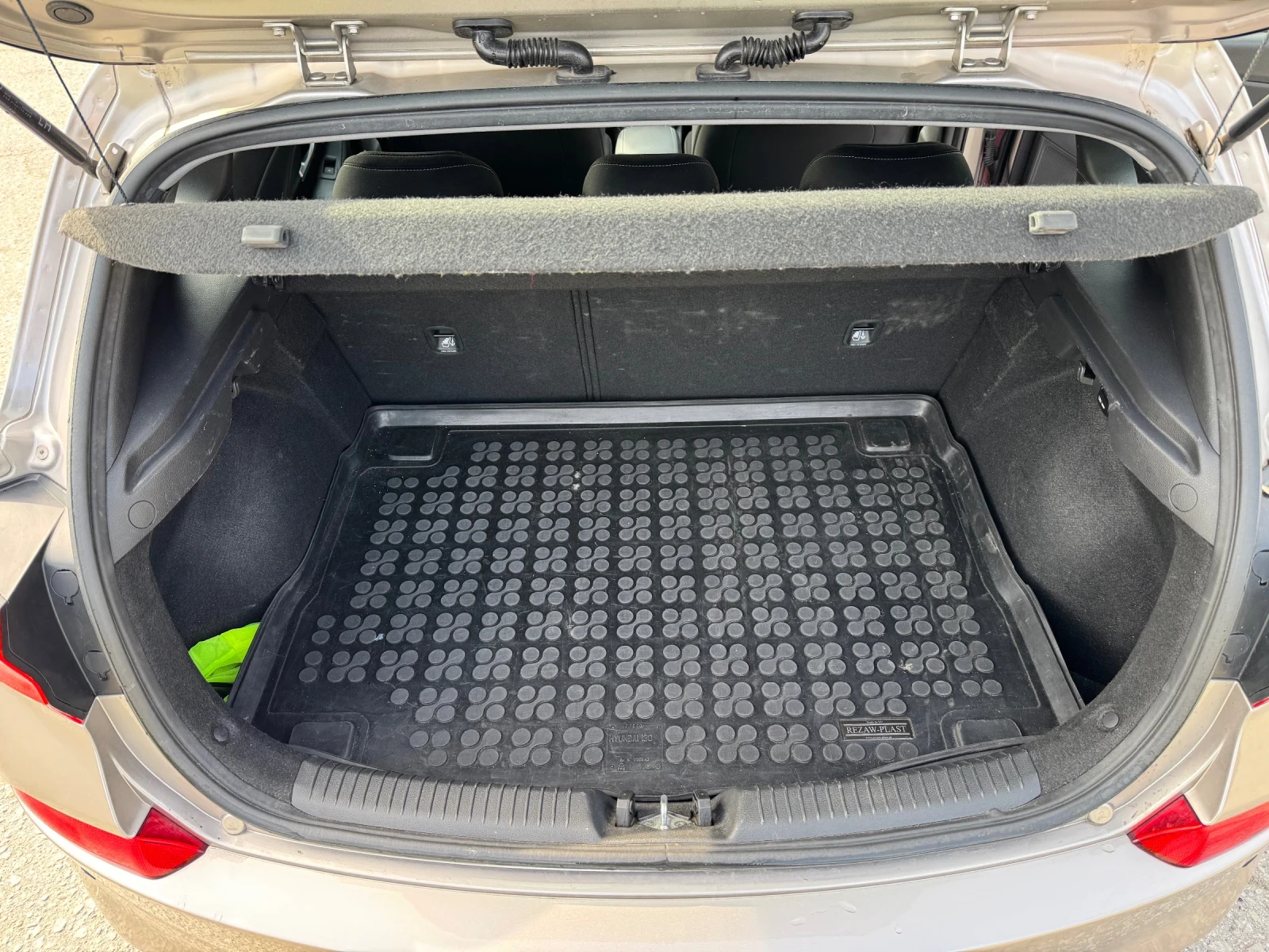 Hyundai I30 1.4 MPI Газ, снимка 12 - Автомобили и джипове - 53742265