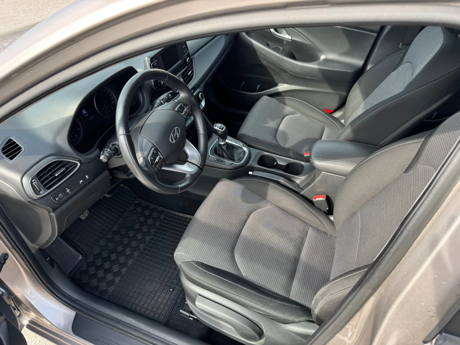 Hyundai I30 1.4 MPI Газ, снимка 7 - Автомобили и джипове - 53742265