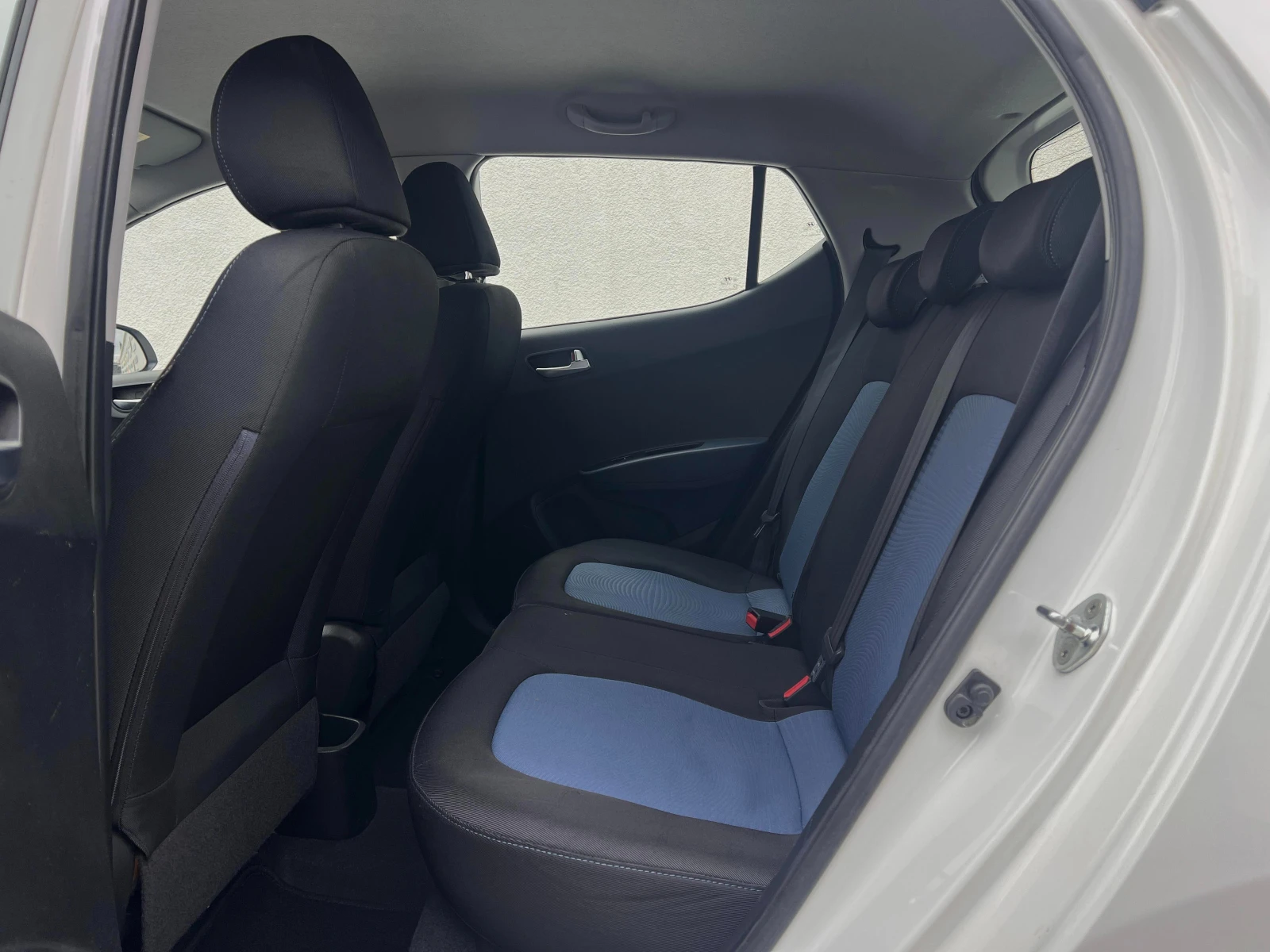 Hyundai I10 1.0i EURO5 НАПЪЛНО ОБСЛУЖЕН, снимка 12 - Автомобили и джипове - 54045503