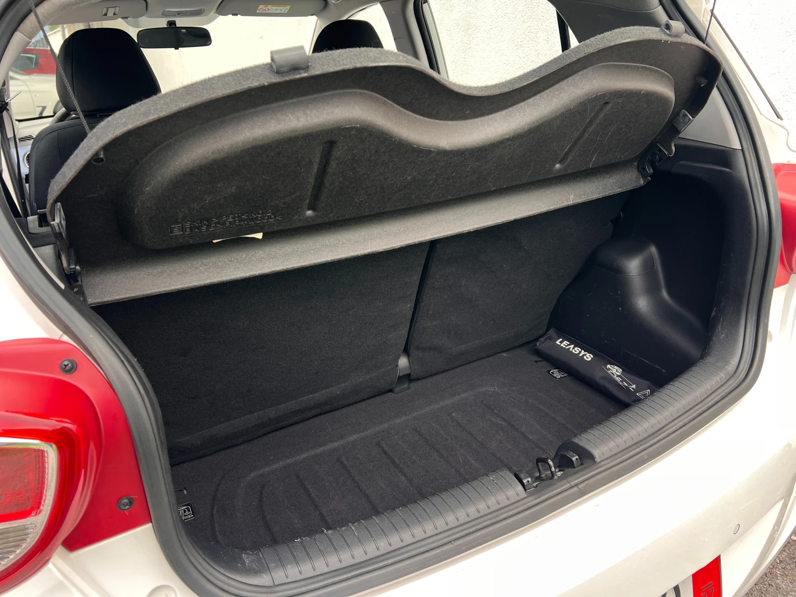 Hyundai I10 1.0i EURO5 НАПЪЛНО ОБСЛУЖЕН, снимка 13 - Автомобили и джипове - 54045503