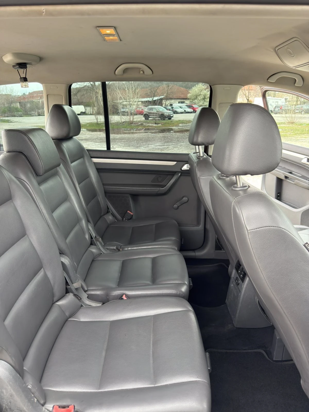 VW Touran, снимка 8 - Автомобили и джипове - 54083604