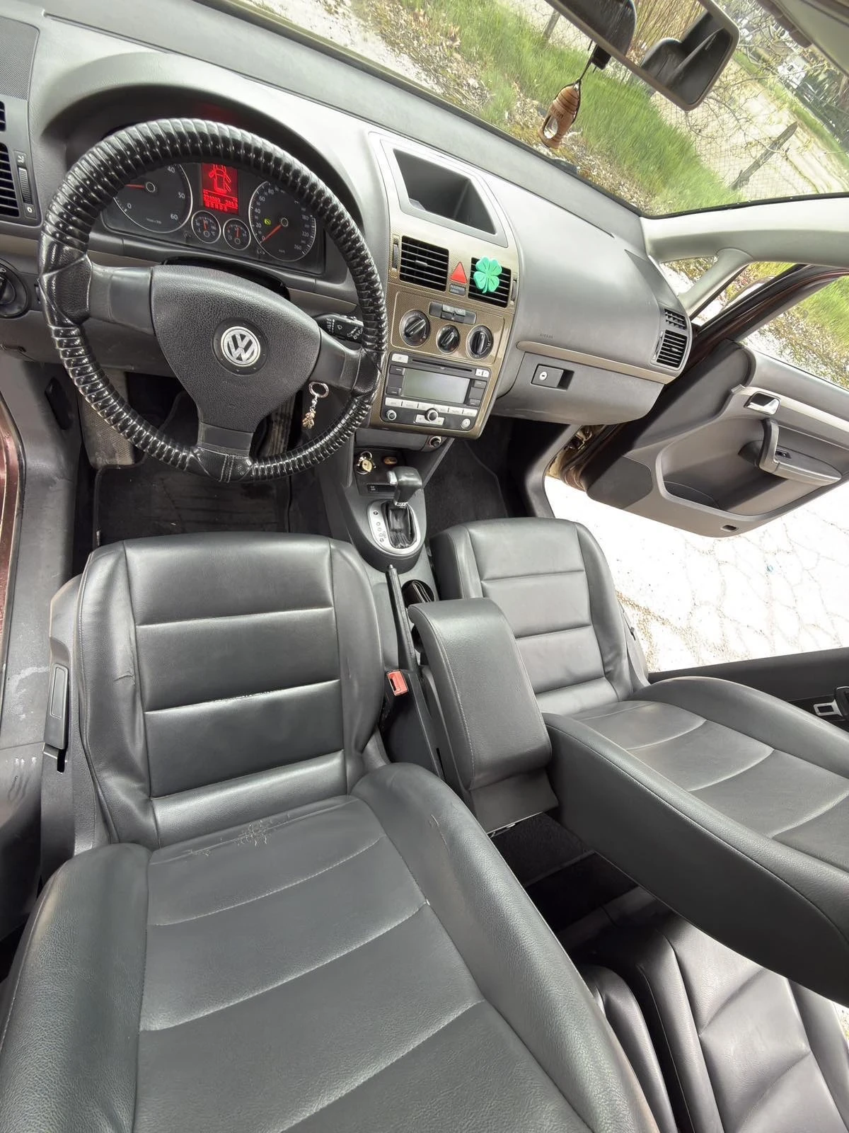 VW Touran, снимка 6 - Автомобили и джипове - 54083604