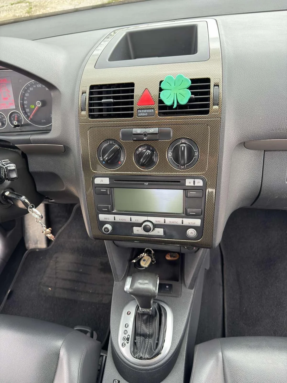 VW Touran, снимка 11 - Автомобили и джипове - 54083604