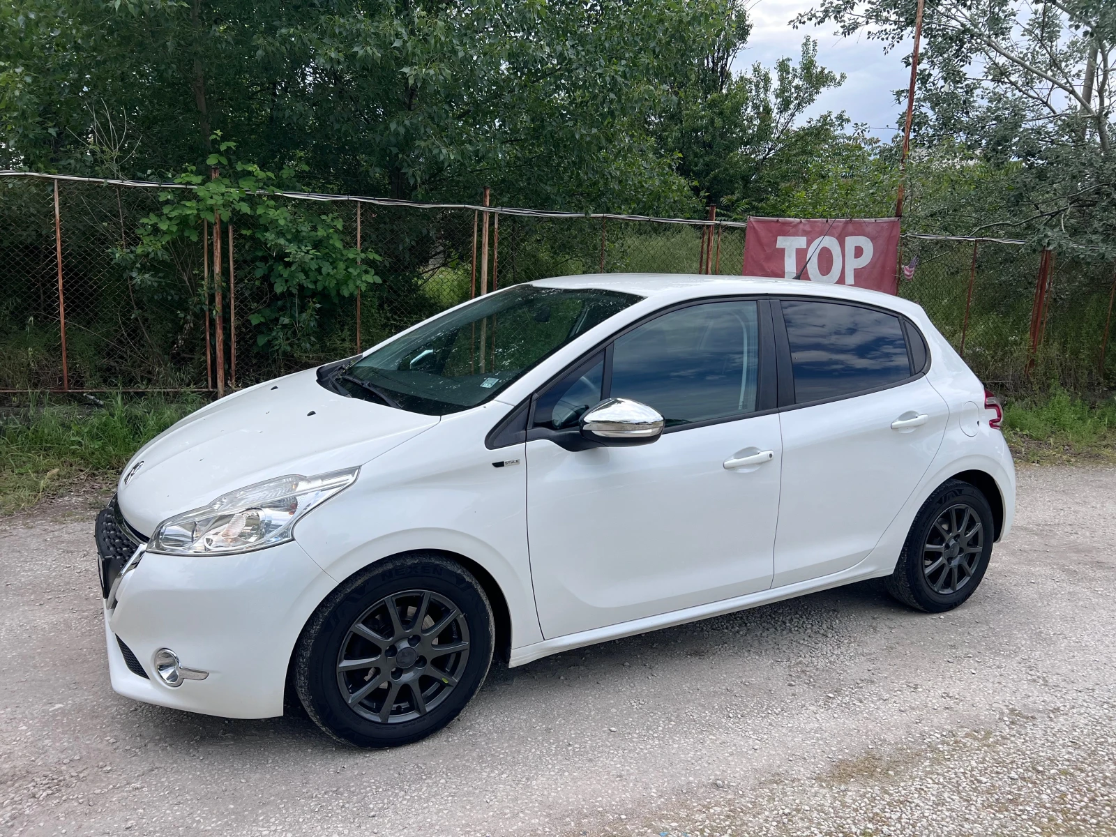 Peugeot 208 1.6hdi, снимка 2 - Автомобили и джипове - 54604007