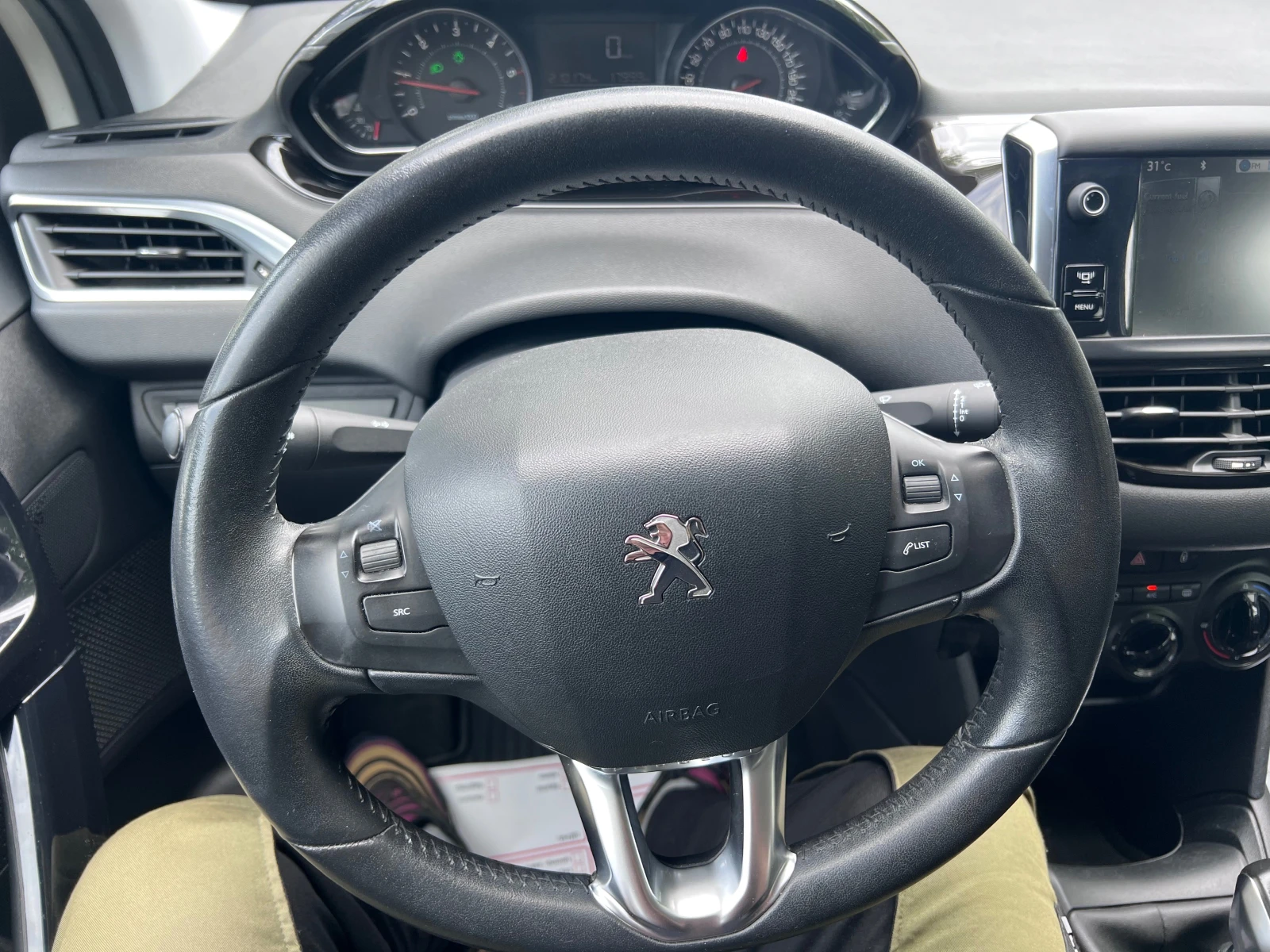 Peugeot 208 1.6hdi, снимка 12 - Автомобили и джипове - 54604007