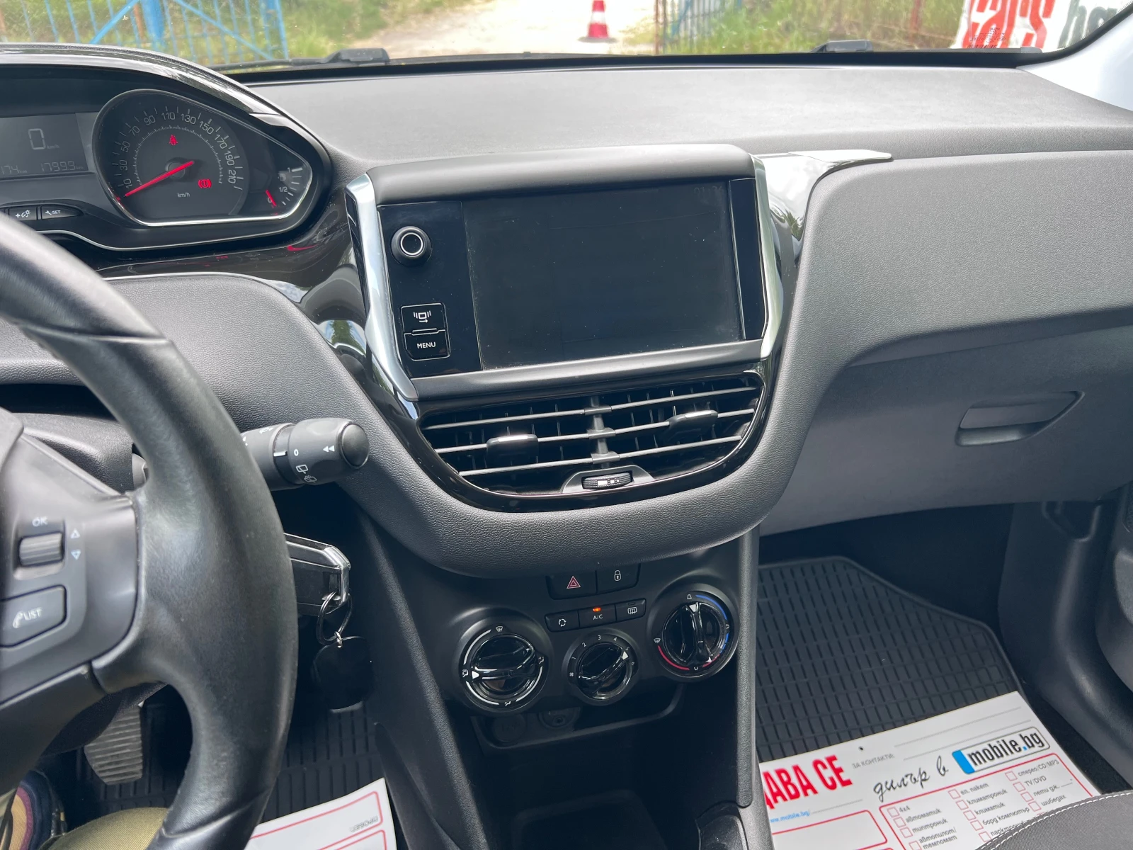 Peugeot 208 1.6hdi, снимка 10 - Автомобили и джипове - 54604007