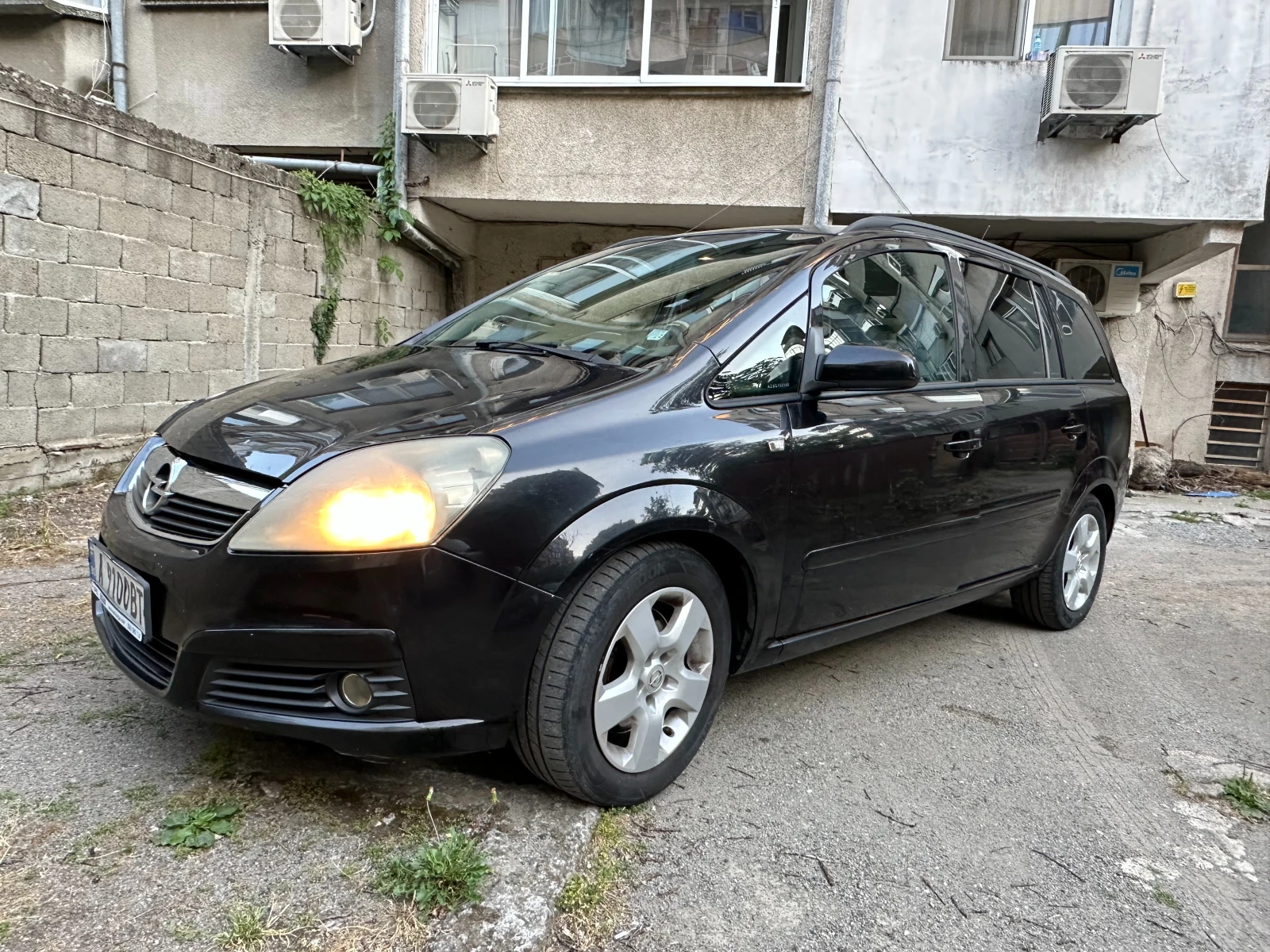 Opel Zafira ПЪРВИ СОБСТВЕНИК, РЕАЛНИ КИЛОМЕТРИ, снимка 2 - Автомобили и джипове - 55016252