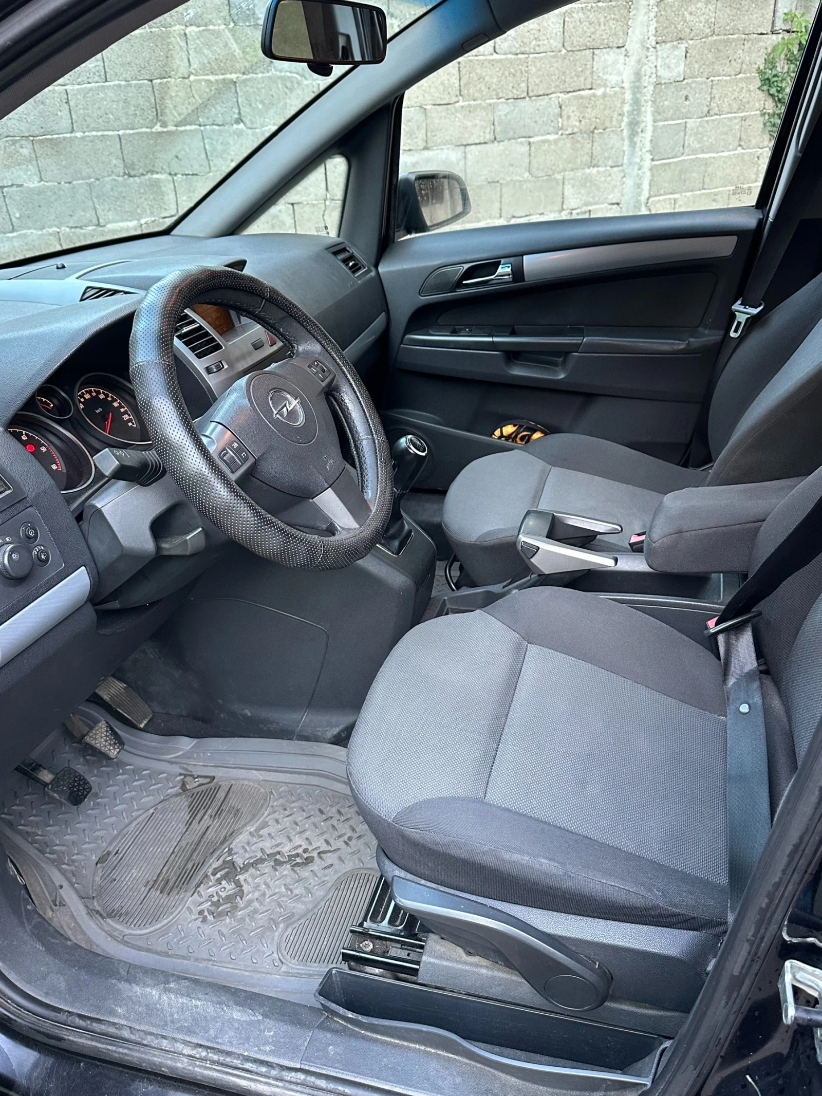 Opel Zafira ПЪРВИ СОБСТВЕНИК, РЕАЛНИ КИЛОМЕТРИ, снимка 8 - Автомобили и джипове - 55016252
