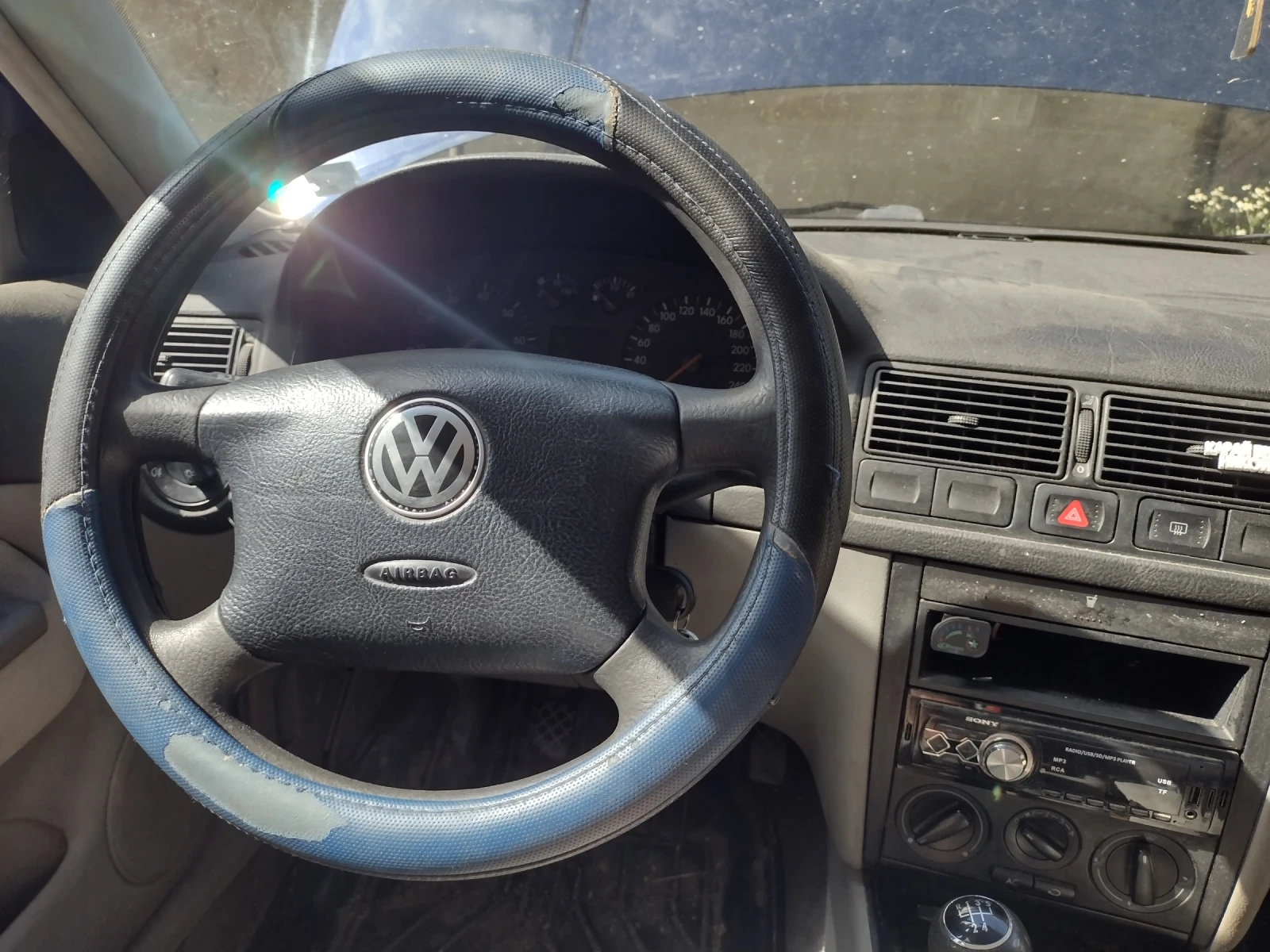 VW Golf 1.6 101 КОНЯ ГАЗОВ ИНЖЕКЦИОН, снимка 11 - Автомобили и джипове - 55379557