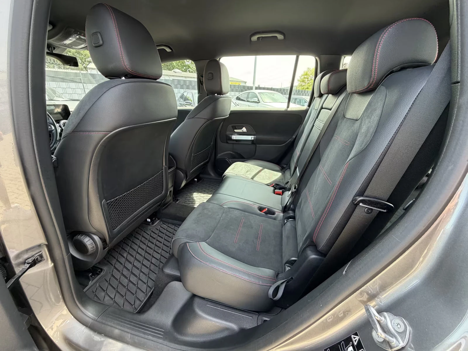 Mercedes-Benz EQB 300/AMG/228HP/4MATIC/СЕРТ/CAM/LED/NAVI/CPLAY/555q, снимка 12 - Автомобили и джипове - 55484826