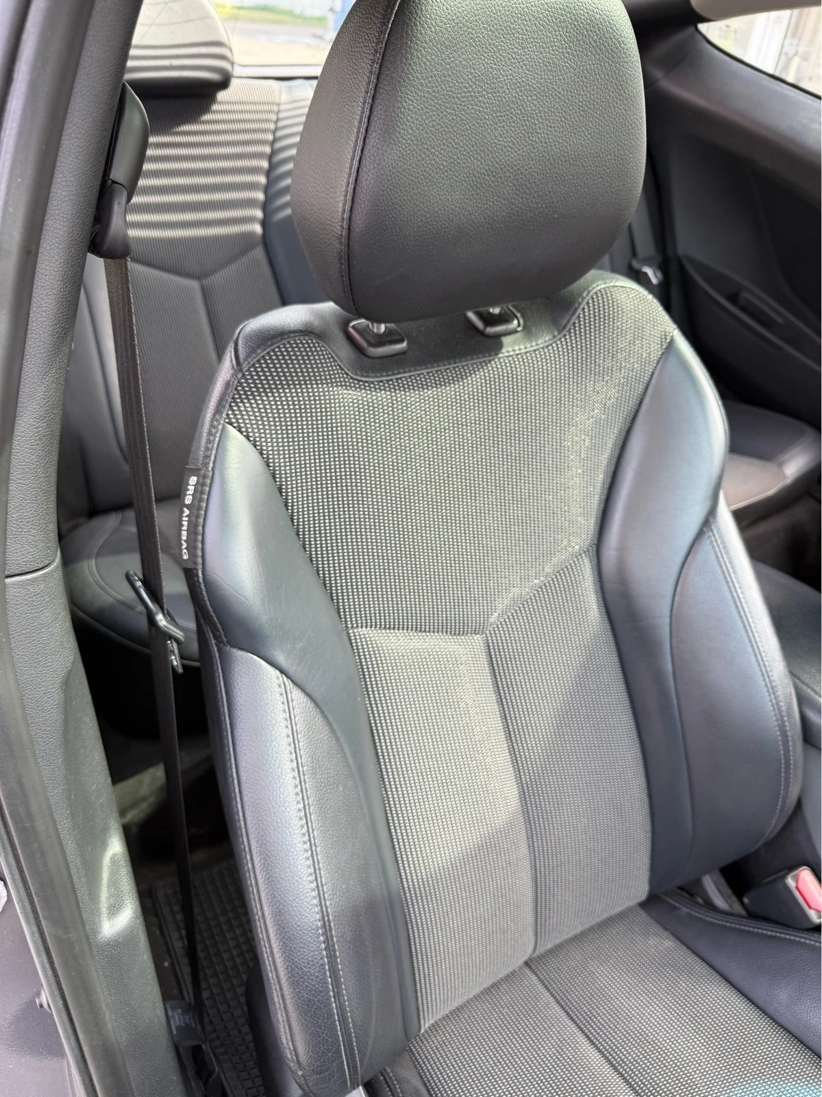 Hyundai Veloster  1.6 GDi Tech Pack, снимка 9 - Автомобили и джипове - 56140631
