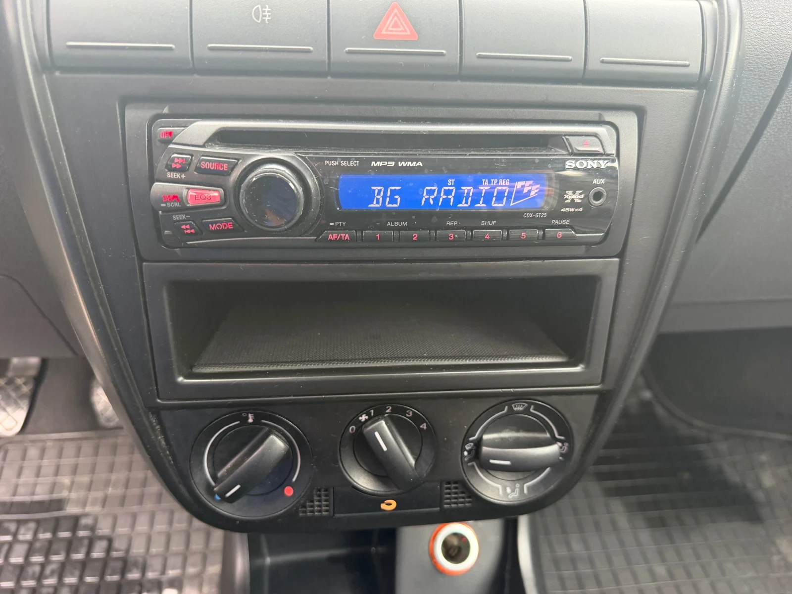VW Fox 1.2* REALNI KM* , снимка 13 - Автомобили и джипове - 56270365