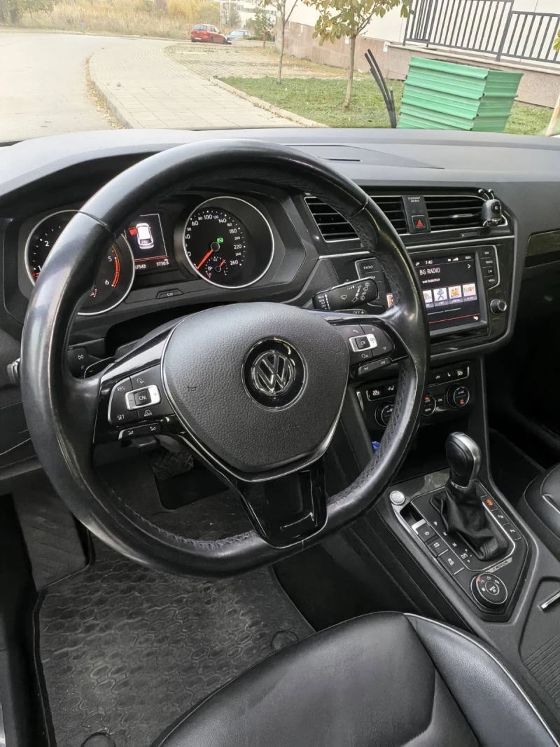 VW Tiguan, снимка 6 - Автомобили и джипове - 47274834