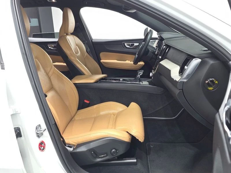 Volvo XC60 D5 Inscription| 190к.с.| ВКЛ.ТЕХНОТЕСТ, снимка 11 - Автомобили и джипове - 55616446