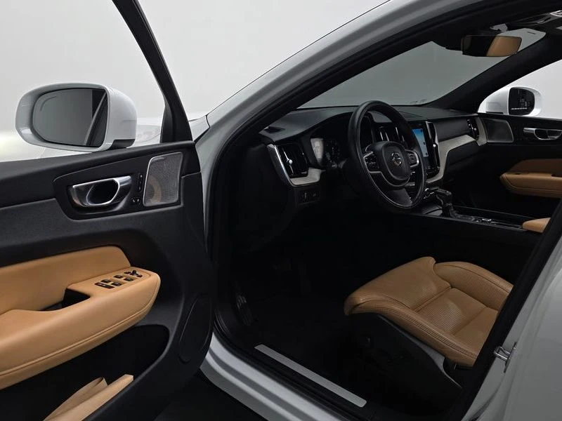 Volvo XC60 D5 Inscription| 190к.с.| ВКЛ.ТЕХНОТЕСТ, снимка 10 - Автомобили и джипове - 55616446