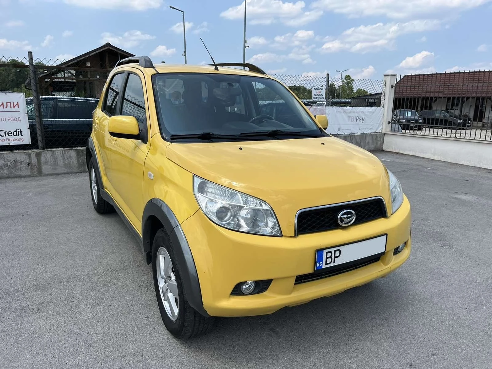 Daihatsu Terios 1.5I 105кс 4Х4 КЛИМАИК РЕГИСТРИРАН ОБСЛУЖЕН - изображение 3