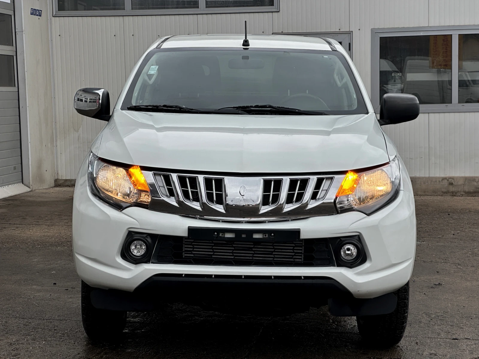 Mitsubishi L200 2.4DI-D* КЛИМА* 4х4 - изображение 2