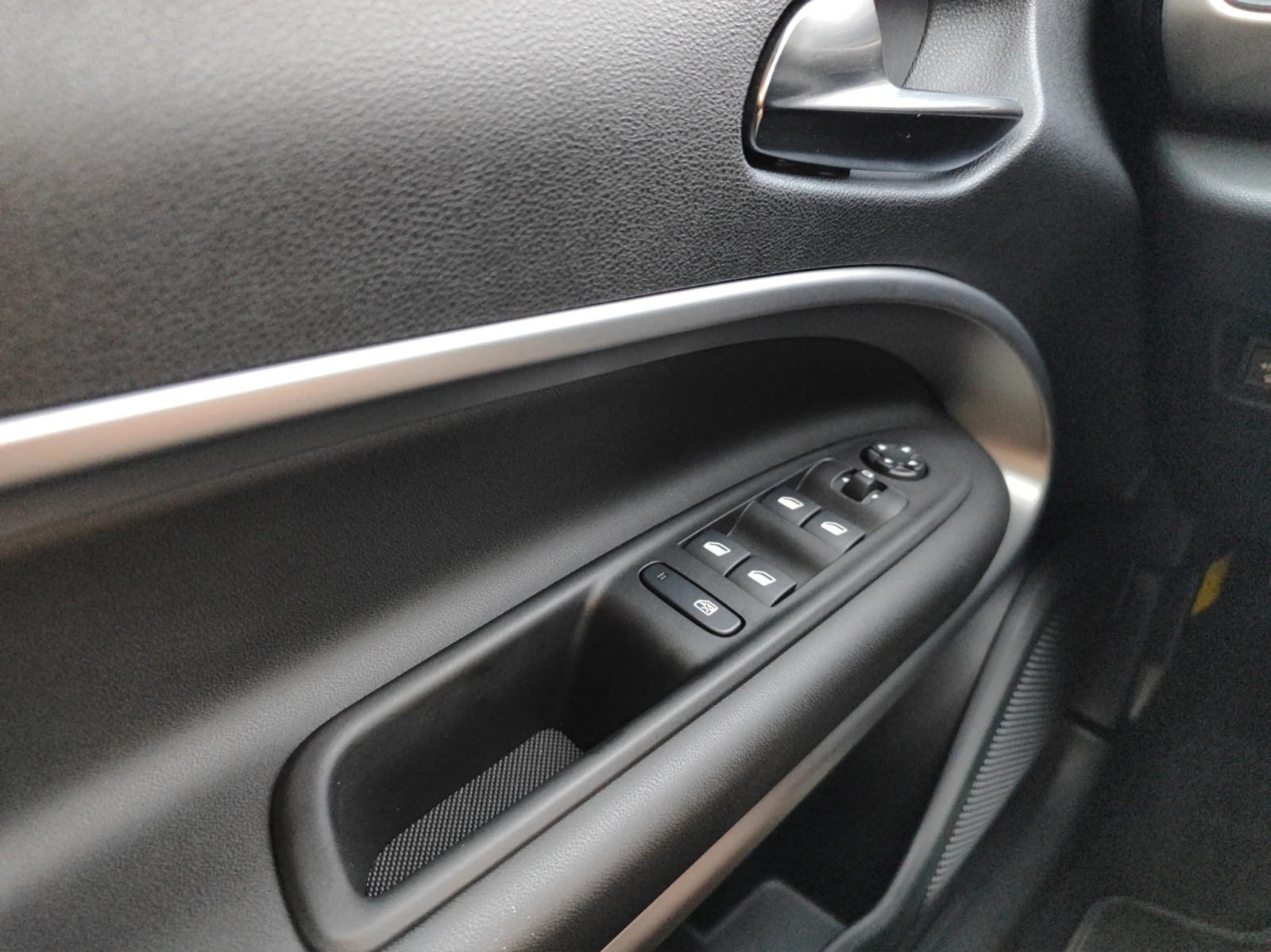 Jeep Avenger ALTITUDE 1.2 e-Hybrid 48V Petrol 110 hp 6-DCT | Mobile.bg   14