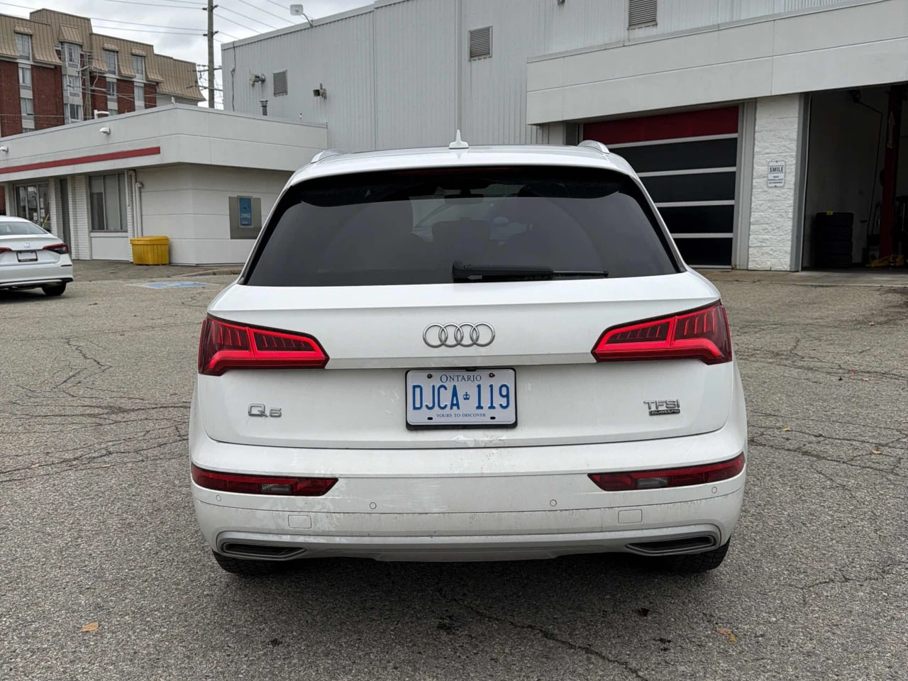 Audi Q5 * АВТО КРЕДИТ* ЦЕНА ДО БГ * СЕРВИЗНА ИСТОРИЯ *  - изображение 3