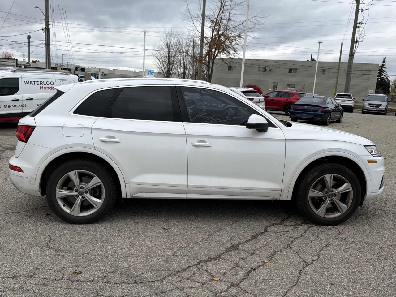 Audi Q5 * АВТО КРЕДИТ* ЦЕНА ДО БГ * СЕРВИЗНА ИСТОРИЯ *  - изображение 5