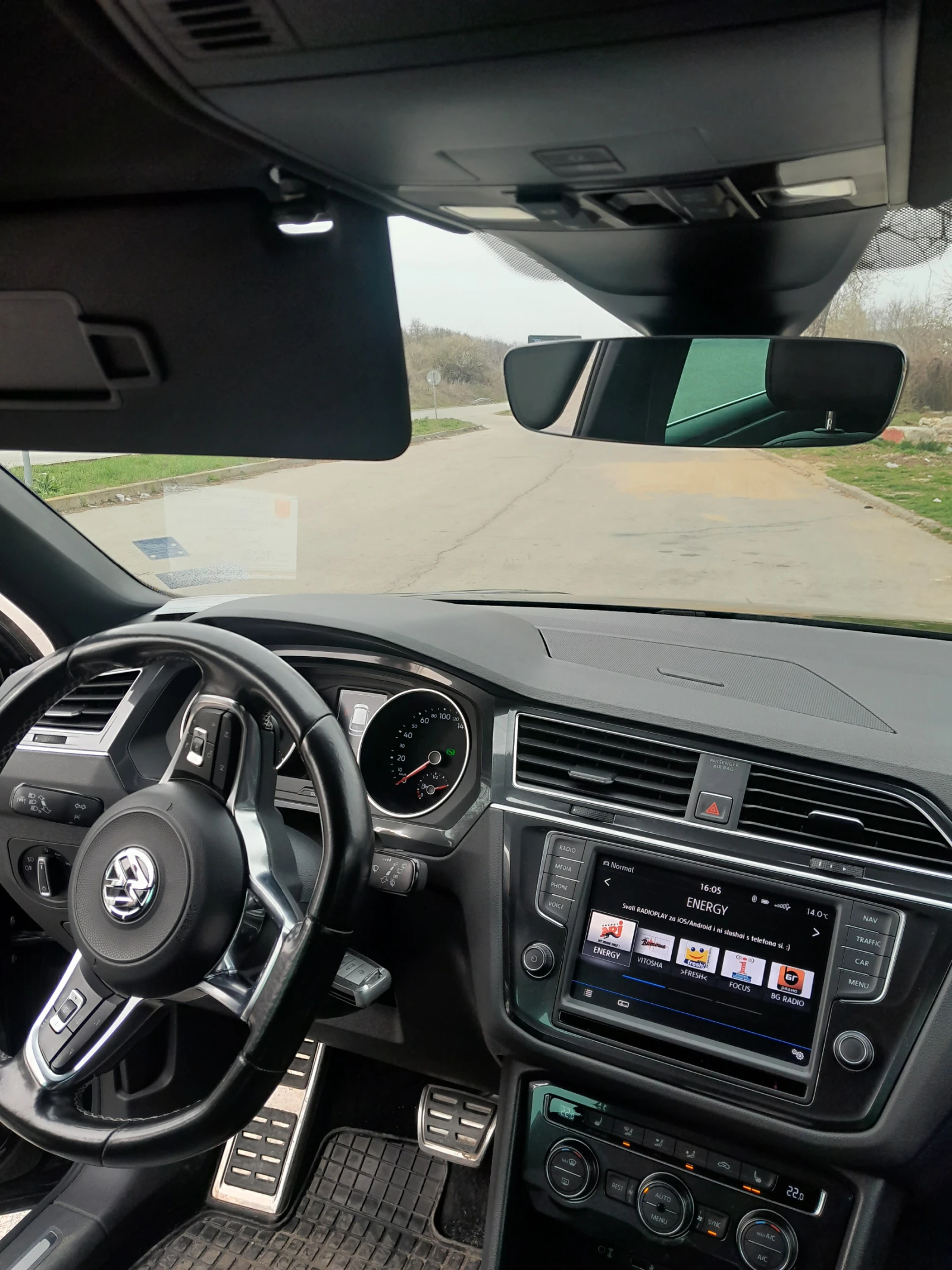 VW Tiguan R-line, снимка 9 - Автомобили и джипове - 54096212