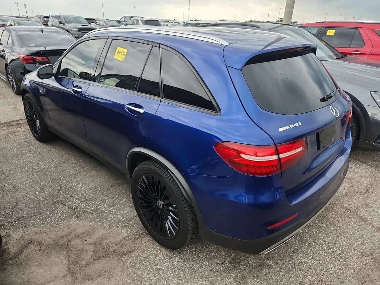 Mercedes-Benz GLC 43 AMG BURMESTER * PANO * KEYLESS *  ПОДГРЕВИ * CARFAX, снимка 4 - Автомобили и джипове - 54941927