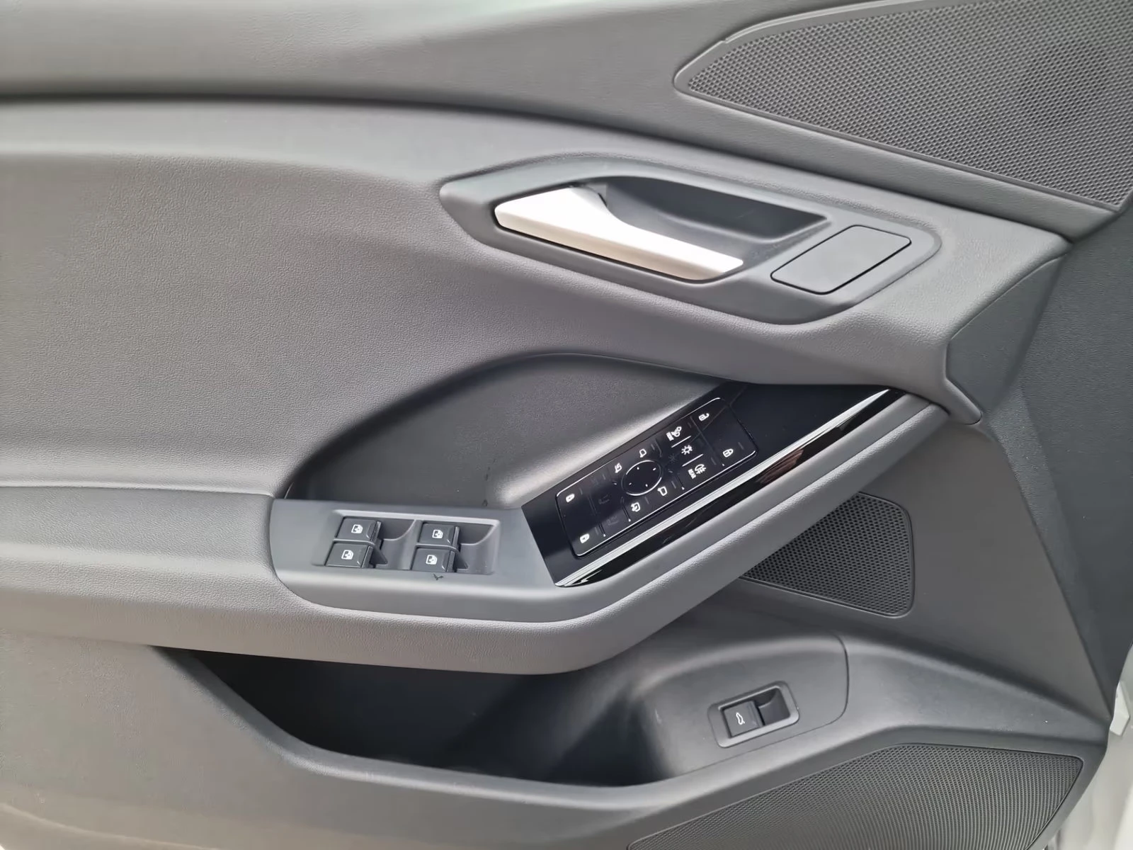 Audi Q6 E-TRON/S-LINE/252HP/TECH LED/ACC/CAM/20"/550z, снимка 14 - Автомобили и джипове - 55186618
