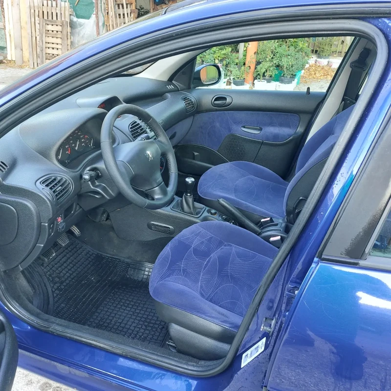 Peugeot 206 1.1, снимка 12 - Автомобили и джипове - 47500625