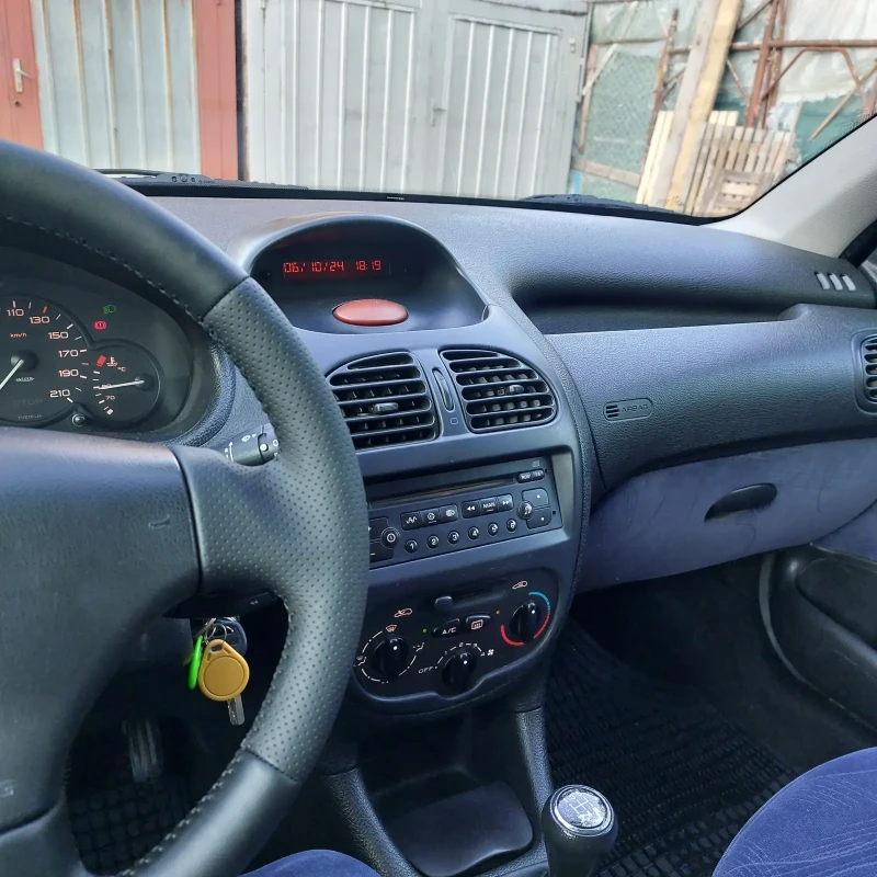 Peugeot 206 1.1, снимка 13 - Автомобили и джипове - 47500625