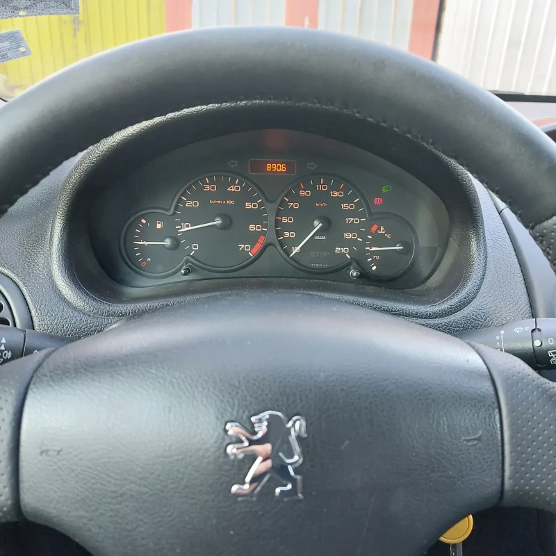 Peugeot 206 1.1, снимка 14 - Автомобили и джипове - 47500625