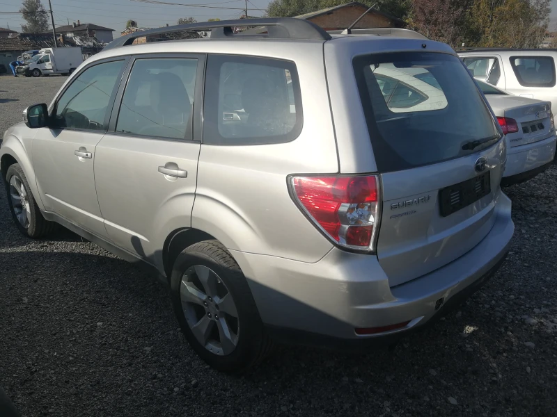 Subaru Forester 4x4, камера паркинг, снимка 2 - Автомобили и джипове - 47779335