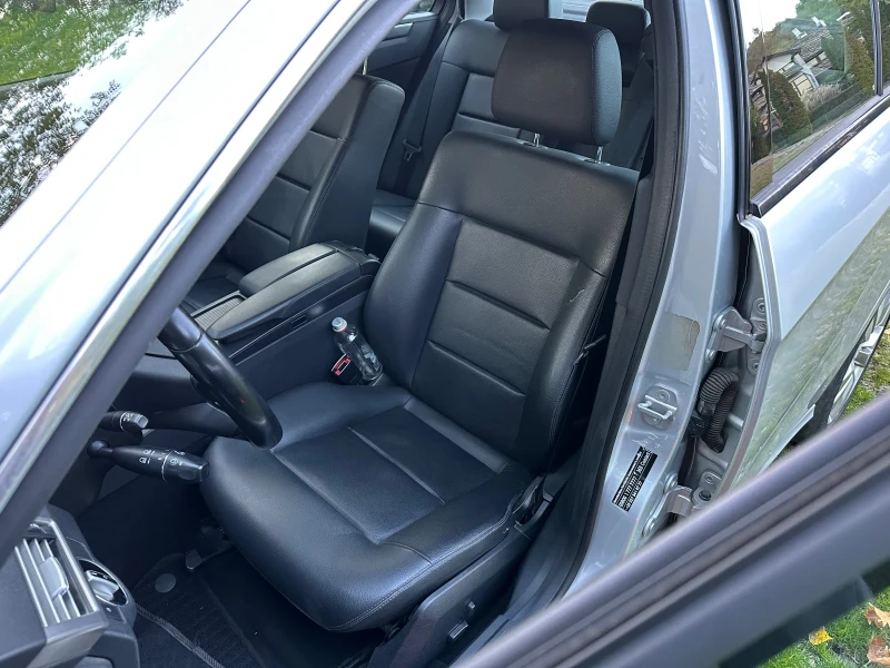 Mercedes-Benz E 250 4 MATIC, снимка 8 - Автомобили и джипове - 52627044