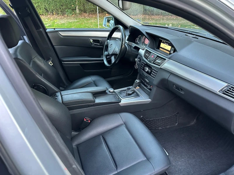 Mercedes-Benz E 250 4 MATIC, снимка 15 - Автомобили и джипове - 52627044