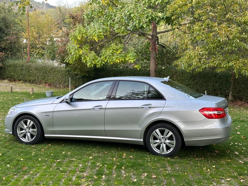Mercedes-Benz E 250 4 MATIC, снимка 3 - Автомобили и джипове - 52627044