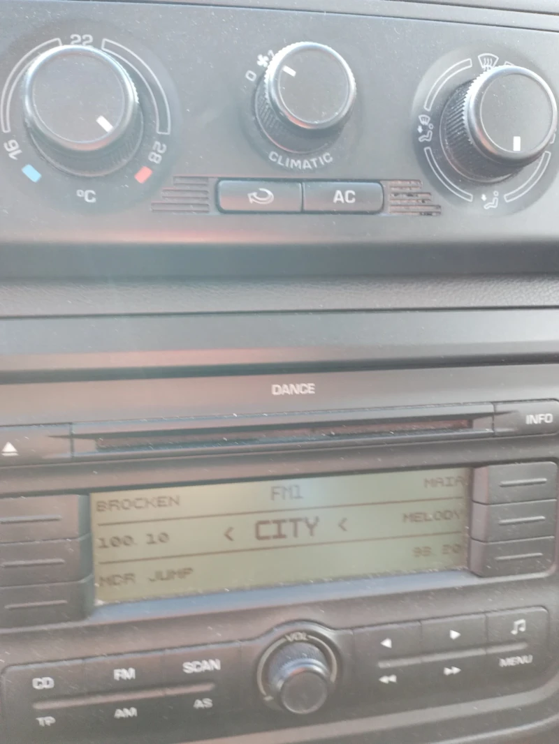 Skoda Fabia, снимка 8 - Автомобили и джипове - 53108846